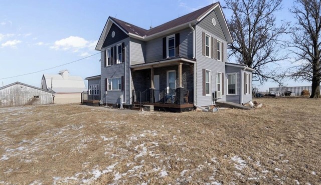 Pet-Friendly Historic 4BR Home in Illinois