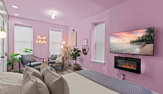 Pink Cloud Retreat Chic 1BR Near Tower Grove
