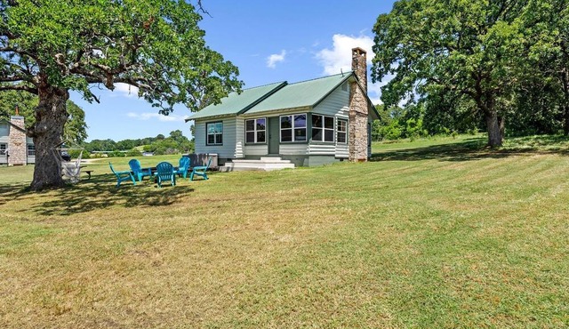 Private Nature Escape: Wooden Cabin with Lake Views in Madill, Oklahoma