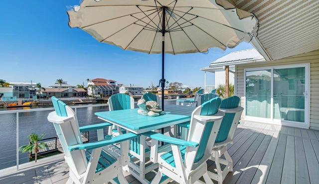Private Pool & Dock: Old Florida Waterfront Home