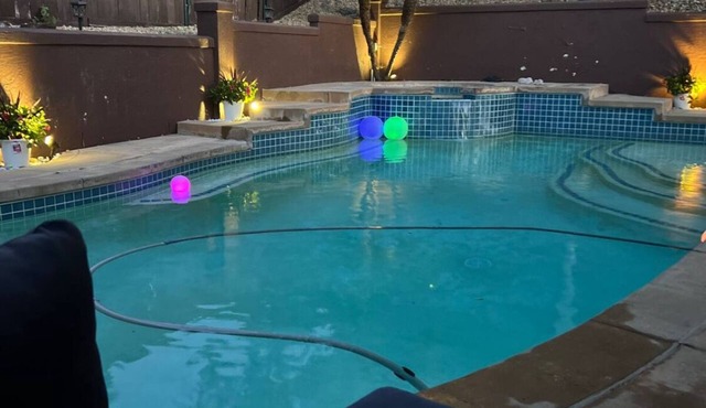 Private Room available in 3 bedroom house with Pool and Jacuzzi
