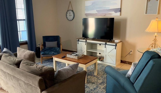 Quiet 2BR K/Q | Full Kitchen by Ponytail+Spacious