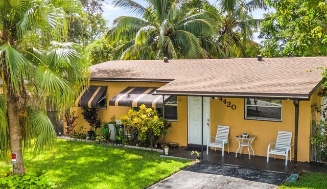 Quiet Space-Short Drive to Beach & Las Olas