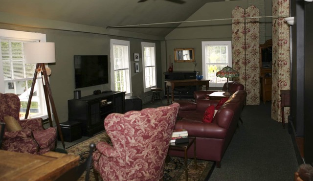 Rare deluxe 1 bdrm w/views of the Covered Bridge