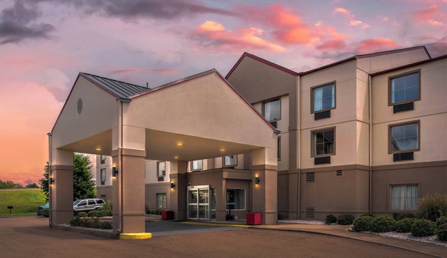 Red Roof Inn PLUS+ & Suites Vicksburg