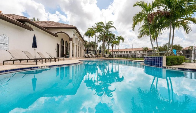 Remodeled Townhome with Pool & Lake Views in Gated