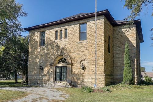 Renovated Schoolhouse w/Piano & Private Deck!