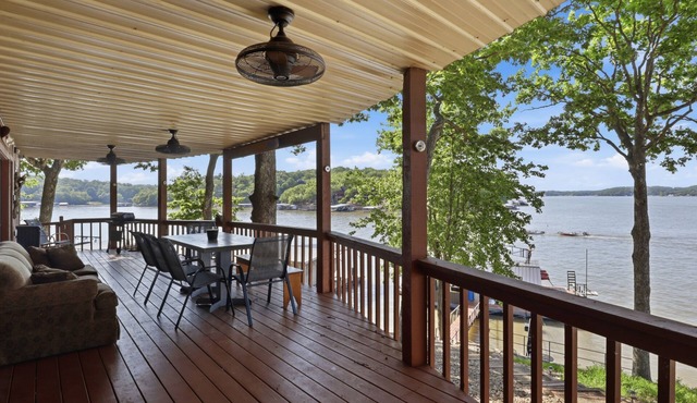 Retreat 33 ~ Lakefront, Private Dock, Sleeps 16, Kayaks