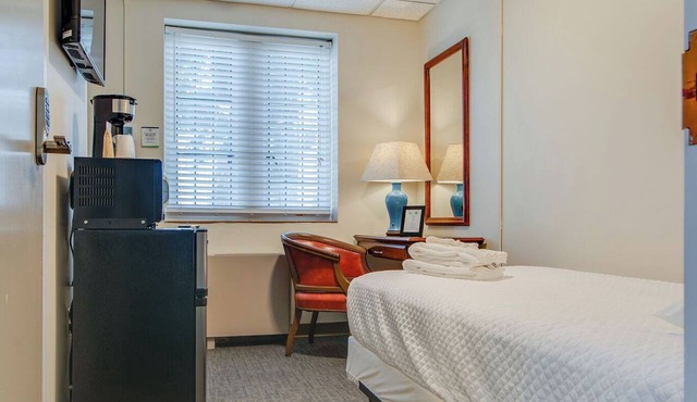 Revamped Dorm Room - GREAT Location!