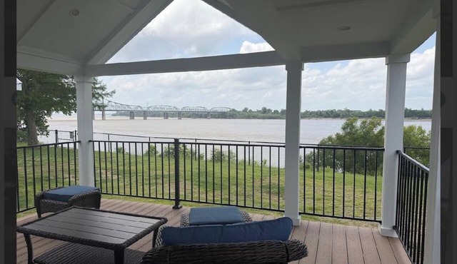 RiverStone | Mississippi River Retreat