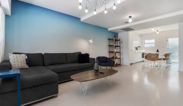 Roami at 250 Collins | 5 Bed | Pool - 2 units