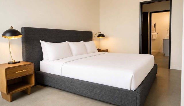 Roami at Century Plaza | 3BR Combo | sleeps 6