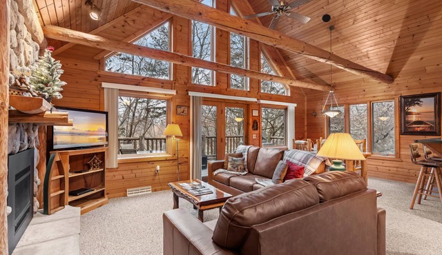 Rustic Ridge Cabin 103 - Private Woodland Retreat near Devil's Lake State Park