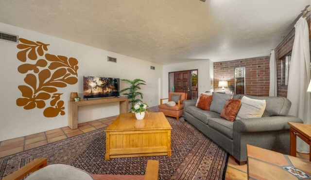 Sam Hughes/3 BR 2 BA/U of A/Fenced/Carport