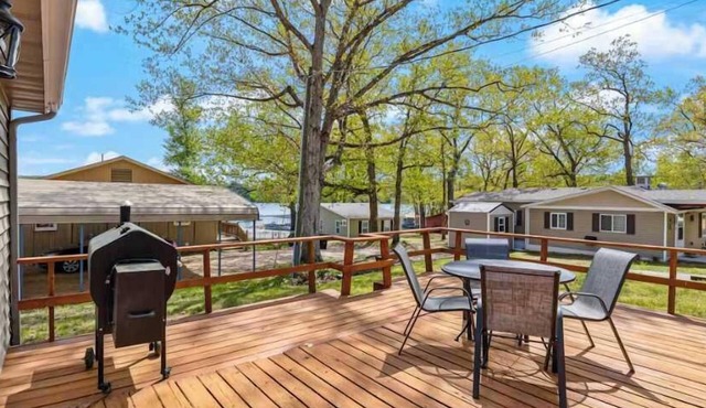Secluded 2BR Cabin - Community Dock - Lake Access