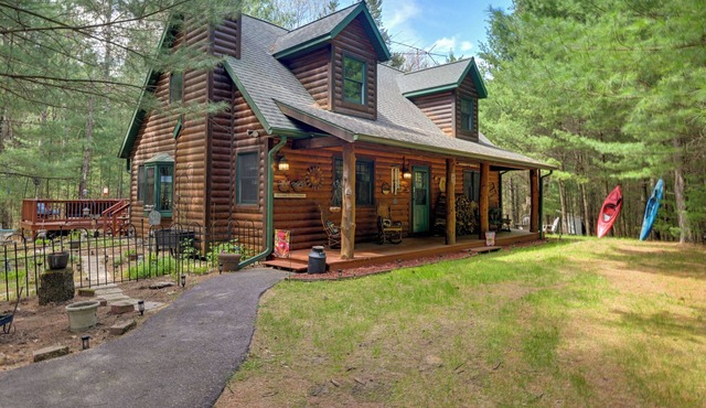 Short Walk to Lawrence Lake! Rustic Cabin w/Deck