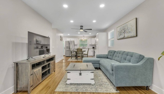 Single Story Home Pet-Friendly w/Fenced-in Yard! 5 to Downtown