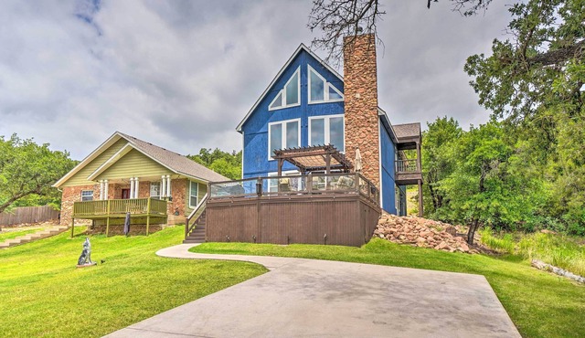 'Sky Kabin' w/ Game Room, 1/2 Mi to Downtown!