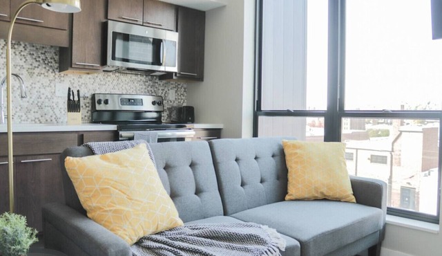Sleepover | Vibrant Studio - Downtown Des Moines