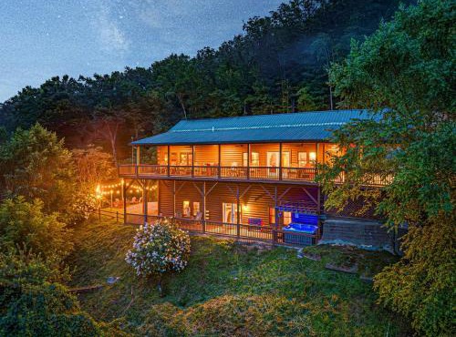 Sleeps 16 Lodge Near Bryson City, Arcade, Hot Tub