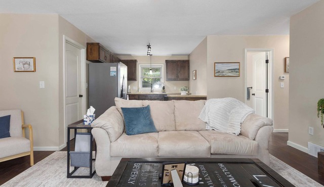 Sleeps 4 Fenced Yard Ranch home