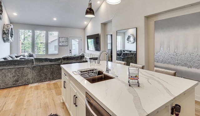 Soccer Fans Welcome! Luxe Raymore Escape w/Patio