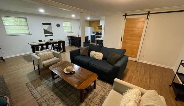 SoKno Retreat B-5 min to DT Knox