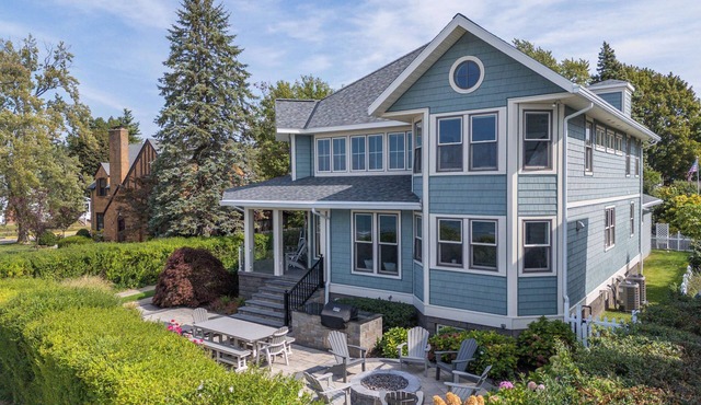 South Haven Luxury Lakefront - Panoramic Lake Views