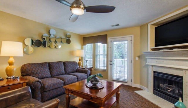 Spacious 2 BR | Holiday Hills
