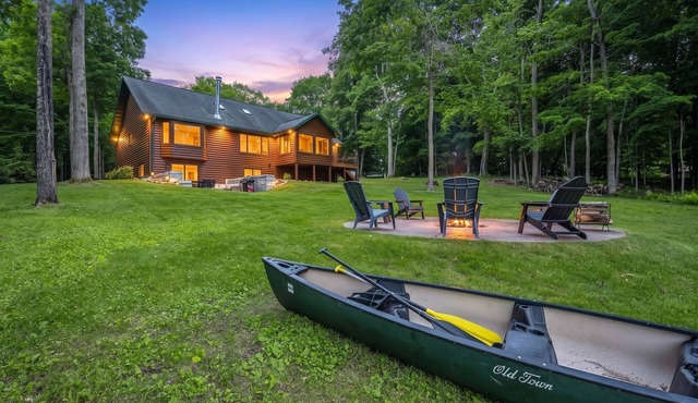 Spacious 4 bedroom ranch cabin, no step lake access on Big Chetac Lake