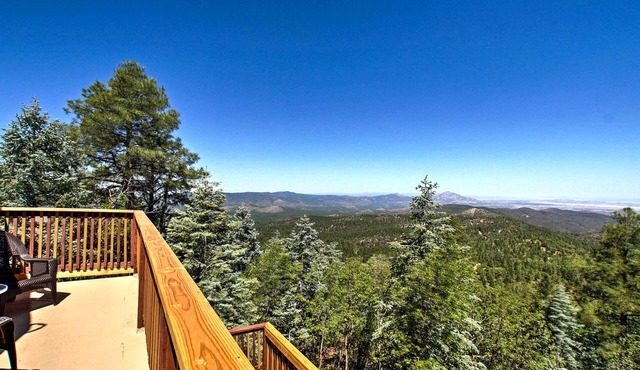 Spacious Cabin w/Deck, Mountain Views, Fire Pit!