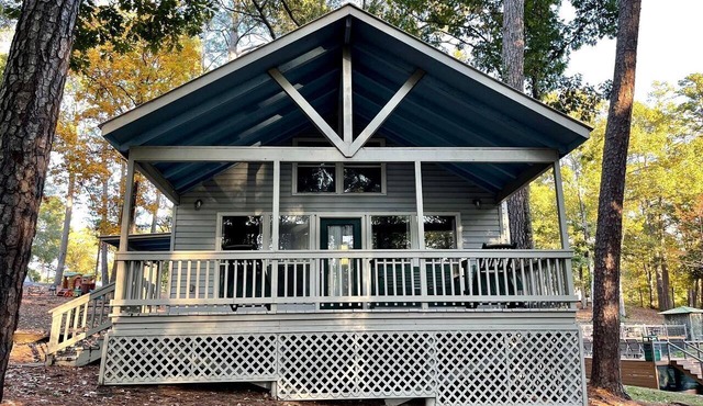 Spacious Lakefront Cabin with Water Activities near Zwolle, Louisiana