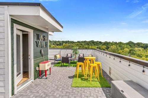 Spacious Nashville Home Sleeps 12 Rooftop Lounge