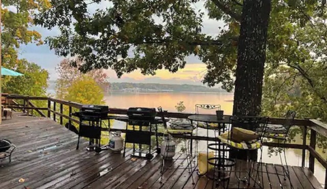 Spectacular view of the bay with a private dock on KY Lake TN River condo