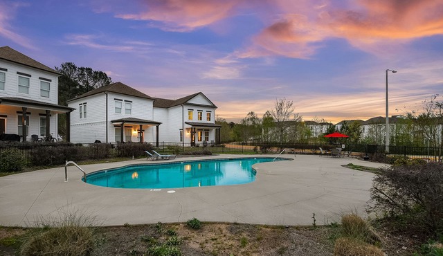 Stay Together! 2 Homes+Pool+Shuttle 9BR Oxford!
