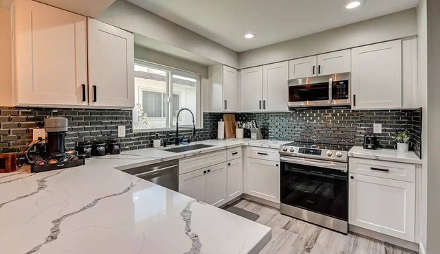 Stunning 3Br Home, 5 miles to Downtown LV & Strip1