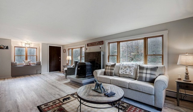 Stunning Modern Cabin with Fire Pit in Killington, Vermont