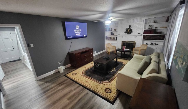 Stylish 4BR Prime Location Close to All!