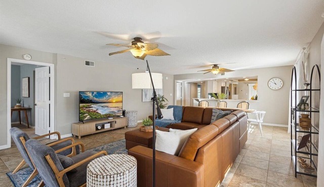 Stylish Coastal Condo W/Spacious 3 Bedroom In Cape Canaveral 🌴