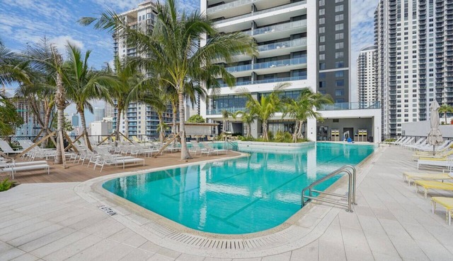 Stylish Downtown Miami Studio | Bay Views & Prime Location