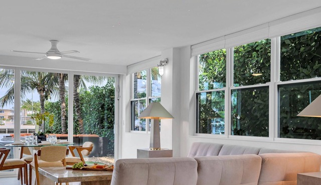 Suite by Beach | Waterfront | Lago Key Two