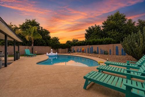 Sunrise-Sparkling Pool-BBQ Grill-Mins to Old Town