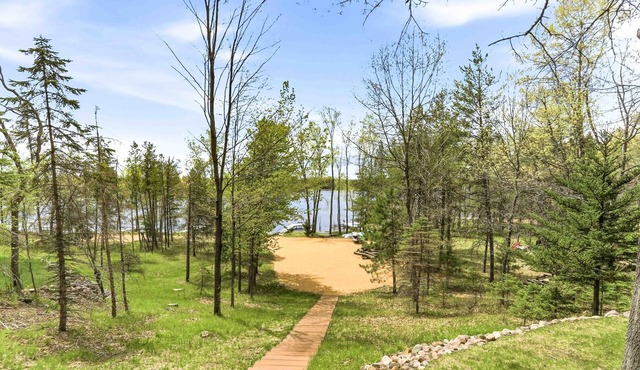 Sunset Getaway - 4BR Lakefront + Boats & Kayak