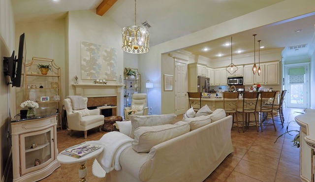 Sweet Stay Lovely 2-bedroom condo with AC in charming Lafayette