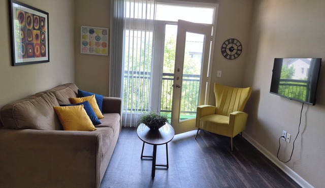 The Aqua Suite W king bed/pool/gym/walk to legacy west