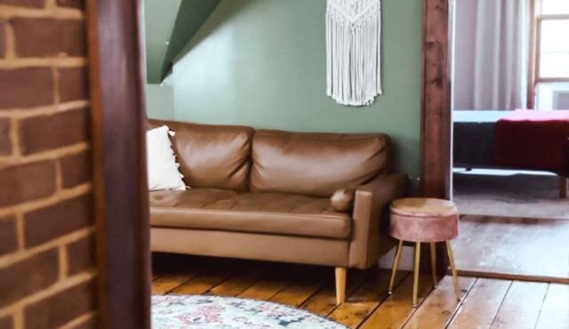 The Attic: 2br - 1bth - 4 guests