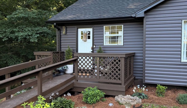 THE COVE - cozy lakeside cottage with a fire pit & Barren River lake access