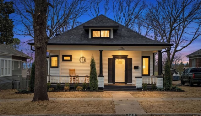 The D’Luxe on Denver in Downtown Tulsa: Sleeps 11