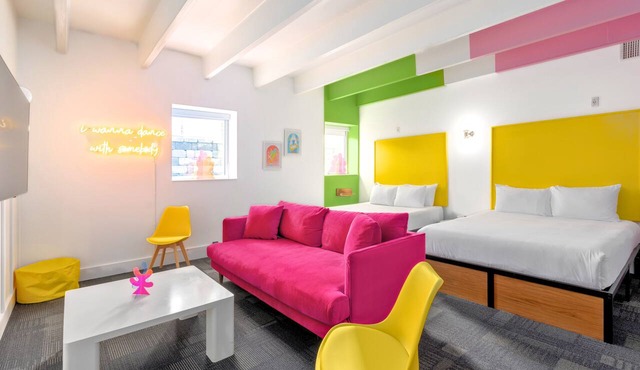 The Gallatin(2 Queen Suite 115) Colorful Boutique Hotel!