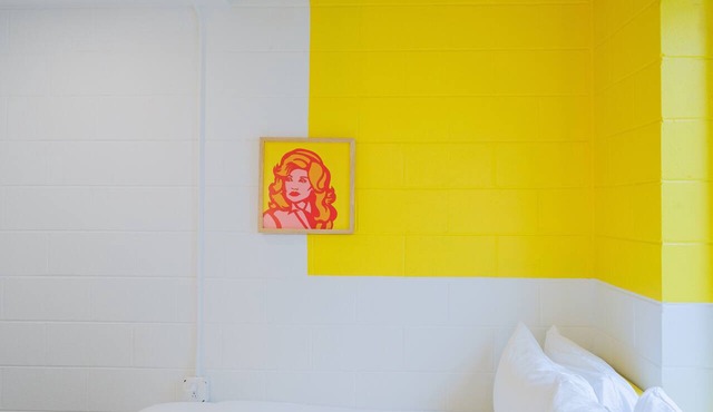 The Gallatin (218 Cozy Full) Colorful Boutique Hotel